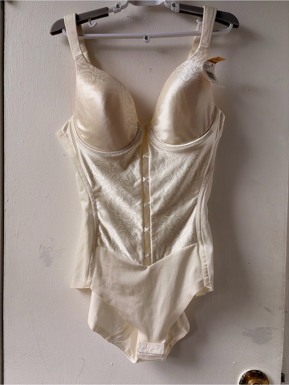 New Curvation Women's Smoothing Bodysuit Size 38C